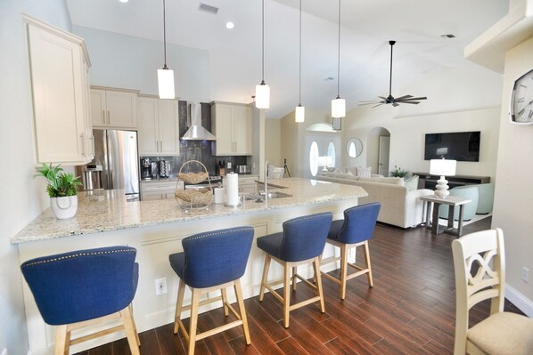 Microwave, oven, stovetop, dishwasher - Charming 3-bedroom house with AC,WiFi and HEATED POOL in welcoming Rotonda West (Rotonda West)