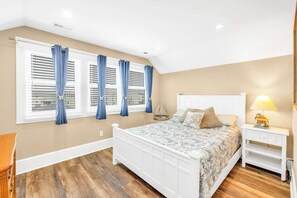 5 habitaciones, tabla de planchar con plancha, wifi y ropa de cama 