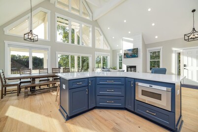 Spacious, Hot Tub, Great Dock, Deep Water, Game Room, Pet Friendly