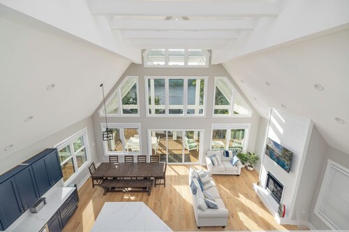 Spacious, Hot Tub, Great Dock, Deep Water, Game Room, Pet Friendly