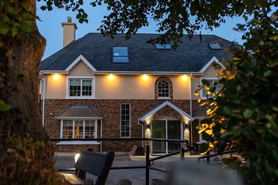 Killarney Centre Home comprising 4 separate Apartments (Sleeps 18)