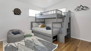 3 dormitorios, tabla de planchar con plancha, wifi gratis y ropa de cama