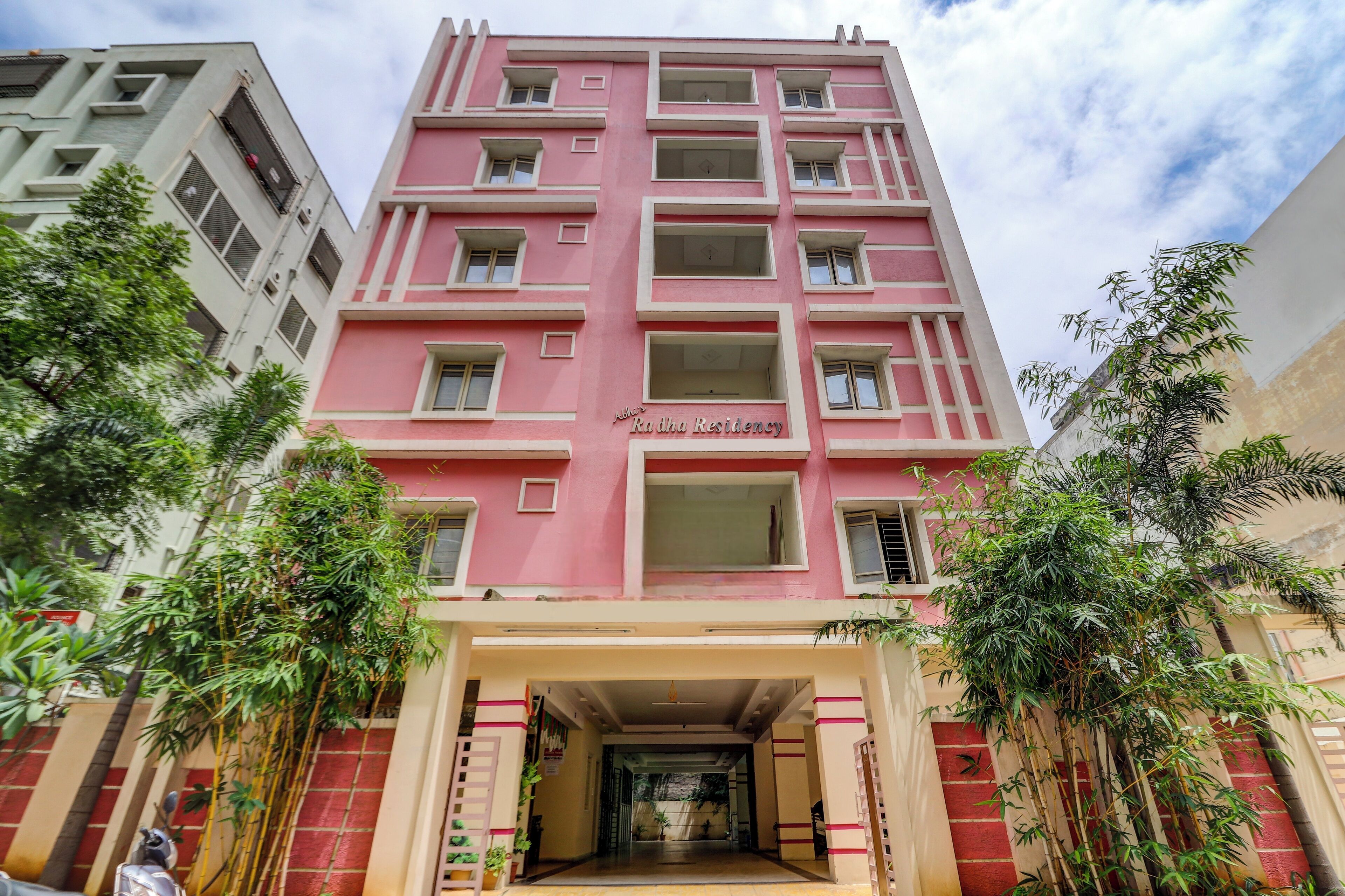 Vista frontal de la propiedad