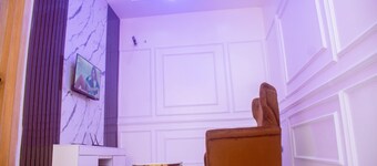 Lekki Aprt/pool/gym/sleeps 6/ Freep/tv/wifi