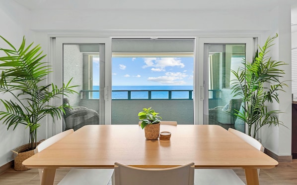 Dining - Marie's Oceanfront Condo-1bdrm-3 Pools
(St. Thomas)