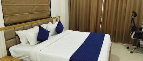 Superior Room | In-room safe, individually decorated, individually furnished, desk