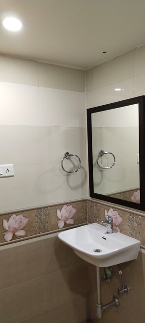 Superior Room | Bathroom