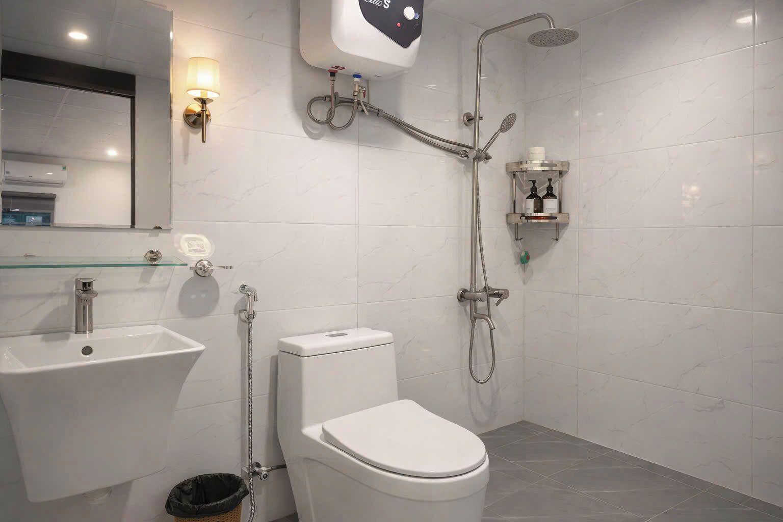 Chambre Double Deluxe | Salle de bain | Articles de toilette gratuits, sèche-cheveux, serviettes fournies, savon