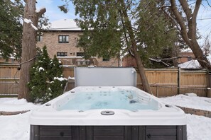 Baignoire à remous extérieure