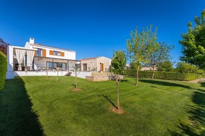 Exterior - Villa Terra Bianca - mediterenean villa with large infinity pool in the hearth of Istria (Sveti Petar U Sumi)