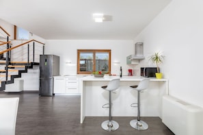 Fridge, microwave, oven, dishwasher