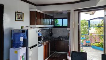 Micro-ondes, four, plaque de cuisson, lave-vaisselle