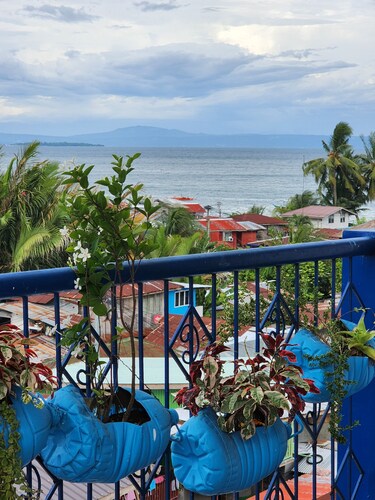 Afford. condo, with ocean and Mt. Apo Mtn. view. Near Beaches, Malls, Restaurant