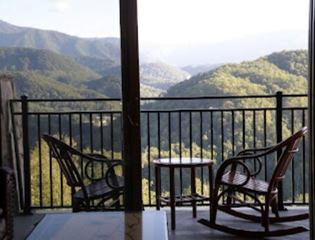 Thanksgiving in Gatlinburg - Image 2