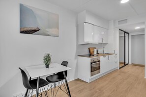 大型冰箱、烤箱、爐台、洗碗機