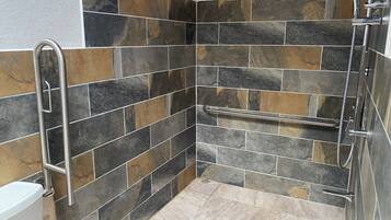 Family Cabin, Garden View | Bathroom