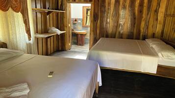 Familiehytte, hageutsikt | 1 soverom, skrivebord for bærbar PC og wi-fi (inkludert)