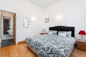 Ferienhaus | 5 Schlafzimmer, Bügeleisen/Bügelbrett, kostenloses WLAN, Bettwäsche