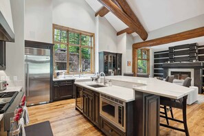 Fridge, microwave, oven, stovetop - 536 Elkhorn - 5 Bedroom Residence (Beaver Creek)