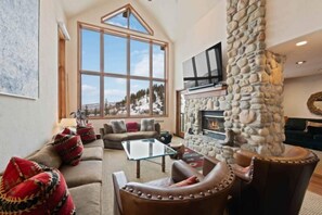 Smart TV, fireplace - Highlands Lodge 401 - 3 Bedroom Residence (Beaver Creek)