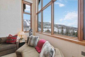 Smart TV, fireplace - Highlands Lodge 401 - 3 Bedroom Residence (Beaver Creek)