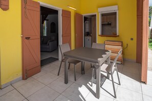 Outdoor dining - Villa Muscade - Maison avec piscine partagée (Saint-Francois)