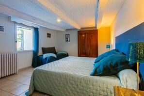 1 bedroom, free WiFi, bed sheets - Le Viguier - Maison avec terrasse, vue montagne (Monieux)