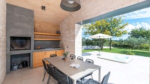Outdoor dining - Modern Villa Pedena Kadumi with swimming pool, jacuzzi and sauna (Kadumi)