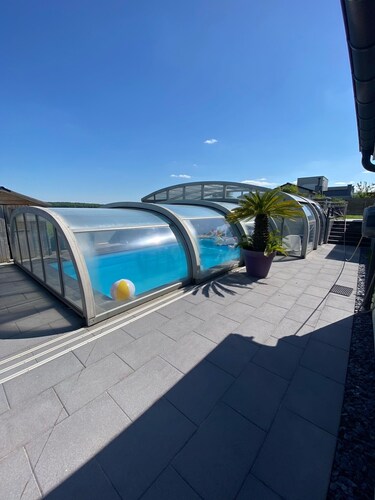 Villa Kat'Etoiles avec piscine couverte, jacuzzi et 60m2 de jeux d'arcades !!!