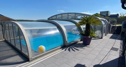 Villa Kat'Etoiles avec piscine couverte, jacuzzi et 60m2 de jeux d'arcades !!!
