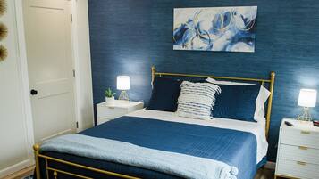 3 bedrooms, desk, iron/ironing board, travel crib