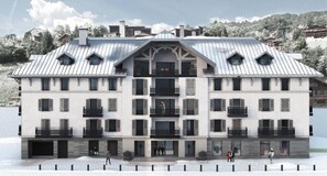 Un hôtel à plusieurs étages, doté d’une façade symétrique, de balcons et d’une entrée centrale.