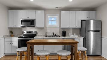 Refrigerador, microondas, horno, placa de cocina