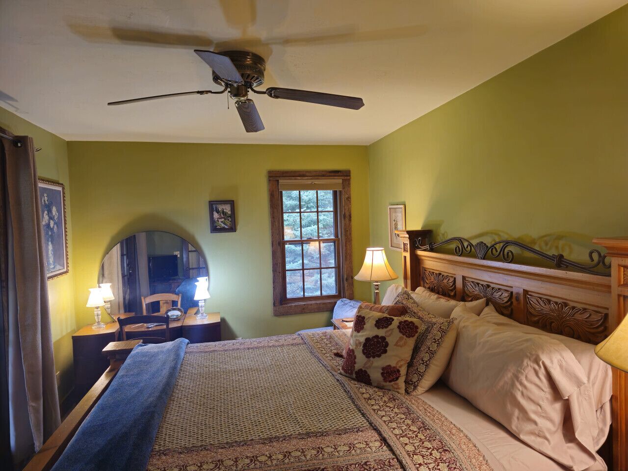 1 bedroom, desk, iron/ironing board, WiFi