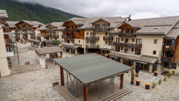 Exterior - 50m from ski slopes, 3rd floor, fitness, swimming pool, sauna, balcony, tv, ski locker, 37m² (Les Orres)