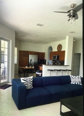 Living area - Home in Miami.
4 beds 2.5 baths 
Spacious and comfortable, in a very quiet area. (Miami)