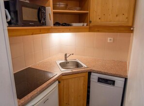 Microwave, dishwasher