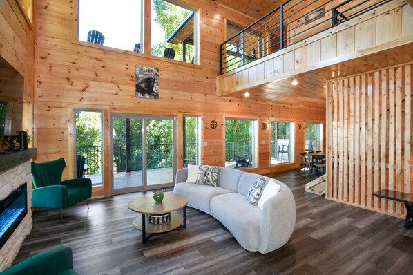 Smart TV, fireplace, stereo