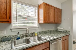 冷蔵庫、電子レンジ、コンロ、食器洗い機