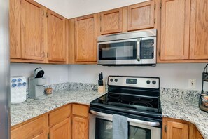 Fridge, microwave, stovetop, dishwasher