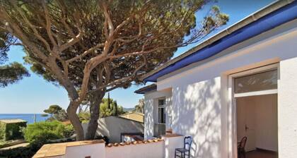 Charming villa with garden and sea view