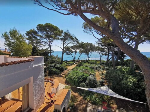 Charming villa with garden and sea view