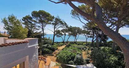 Charming villa with garden and sea view