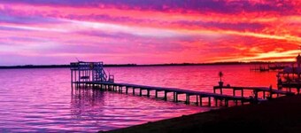 Waterfront Beauty! Incredible Sunsets, Exotic Birds and Gorgeous Water Views!