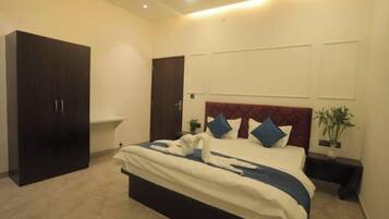 2 habitaciones, tabla de planchar con plancha, wifi y ropa de cama