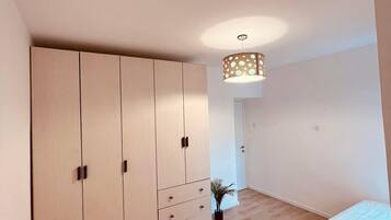 4 Schlafzimmer, Bügeleisen/Bügelbrett, WLAN, Bettwäsche