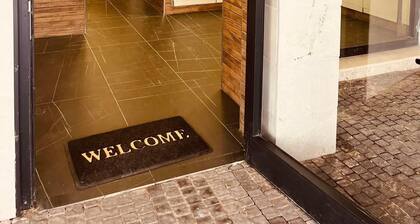 Spacious 4-bedroom apartment with AC, WiFi in charming Bat Yam