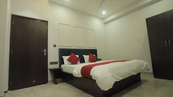 2 dormitoris, escriptori, planxa i posts de planxar i wifi