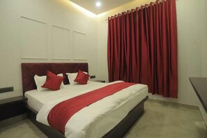 2 habitaciones, escritorio, tabla de planchar con plancha y wifi