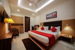 Deluxe Room | Desk, laptop workspace, soundproofing, free WiFi - Hotel Grand Regency by JMD Group (New Delhi)